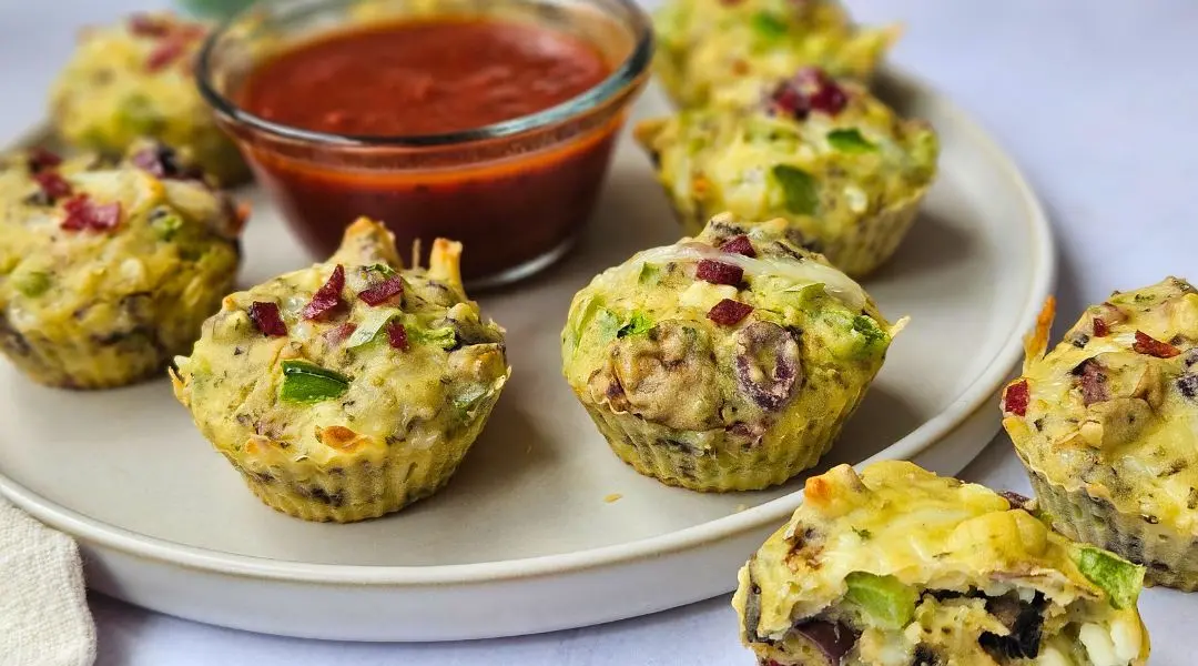 Muffins salés aux canneberges, fromage de chèvre et romarin.