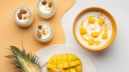 bol smoothie à la mangue et à la noix de coco style pina colada