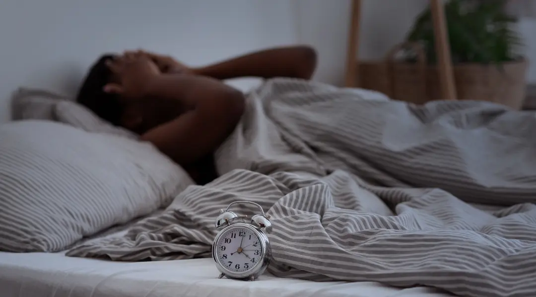 Personne qui essaye de s'endormir - Comment la nutrition peut améliorer votre sommeil