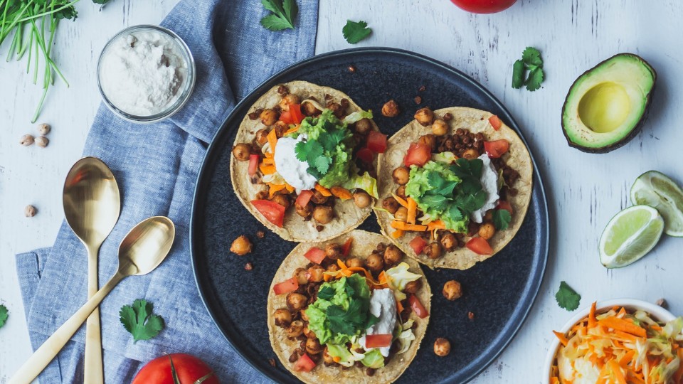 protéines végétales sur tortilla, style nachos