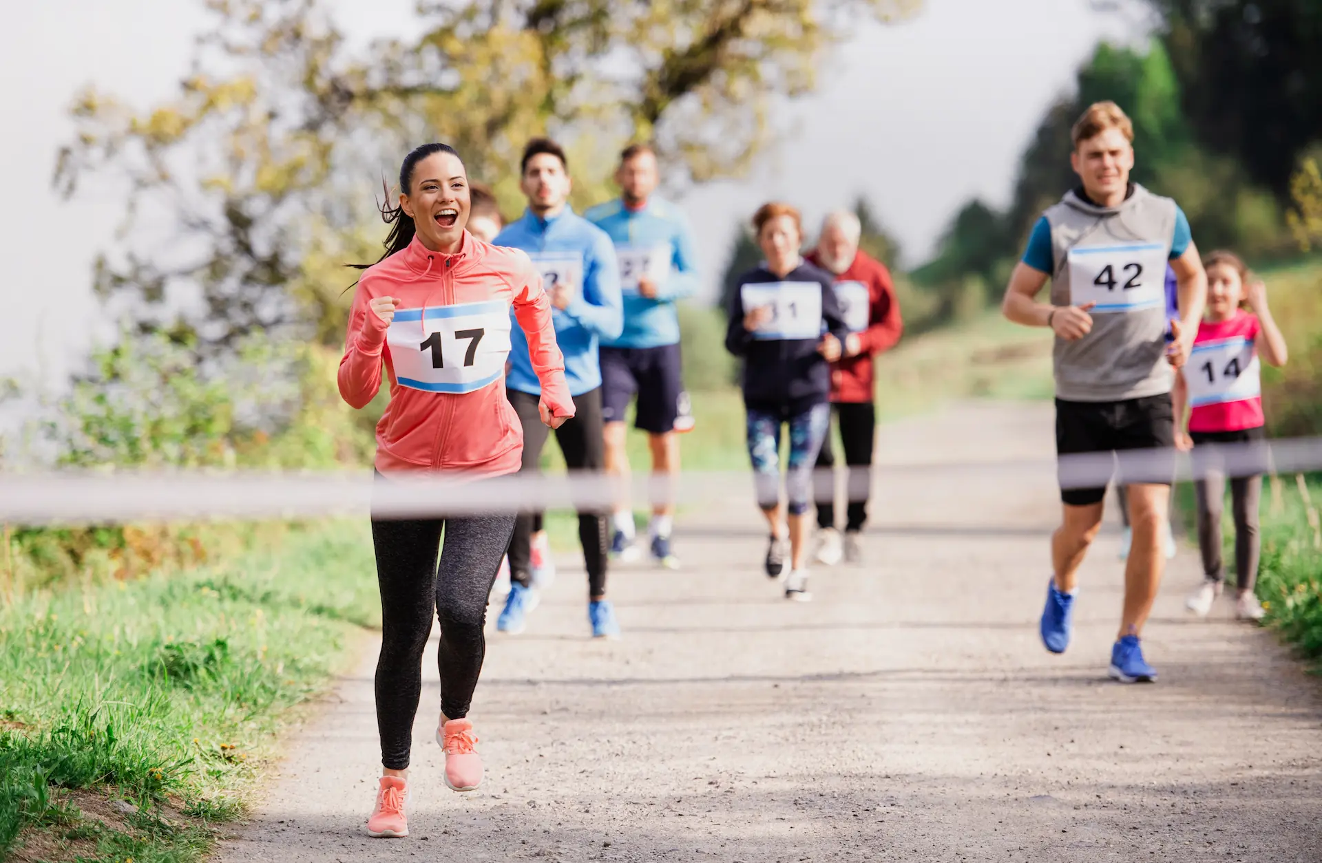 Groupe de personnes qui courent - Group of people running