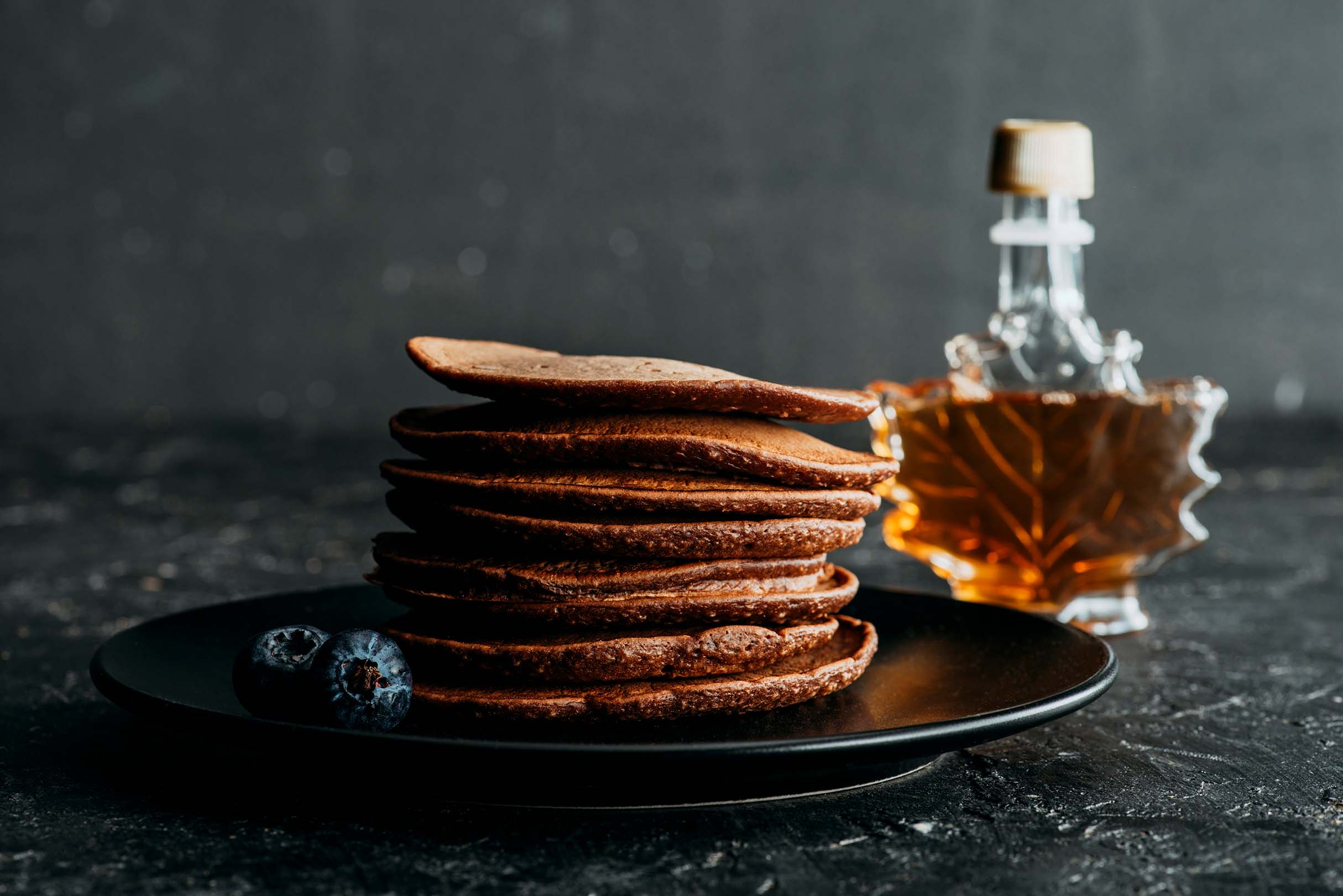 Pancakes au chocolat et sirop d'érable - Chocolate Pancakes with Maple Syrup