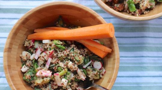 Salade de quinoa aux saucisses végétariennes diététiste