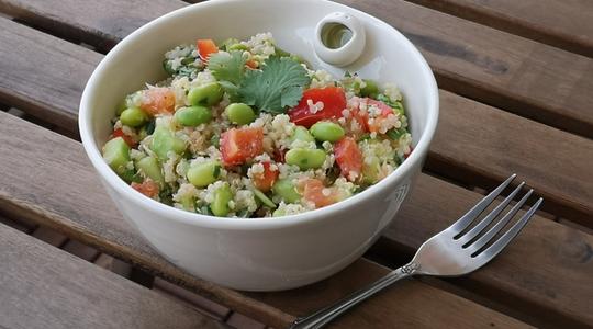 salade de quinoa au pamplemousse et edamame