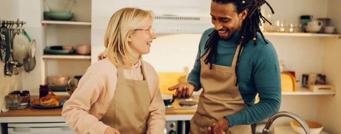homme et femme qui cuisinent Atteignez un poids santé et durable avec une diététiste à Joliette