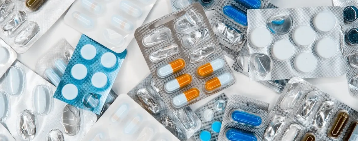 Plusieurs sachets de médicaments