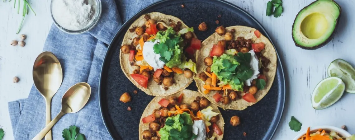 protéines végétales sur tortilla, style nachos
