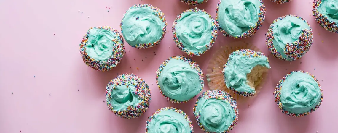 cupcakes turquoises avec confettis