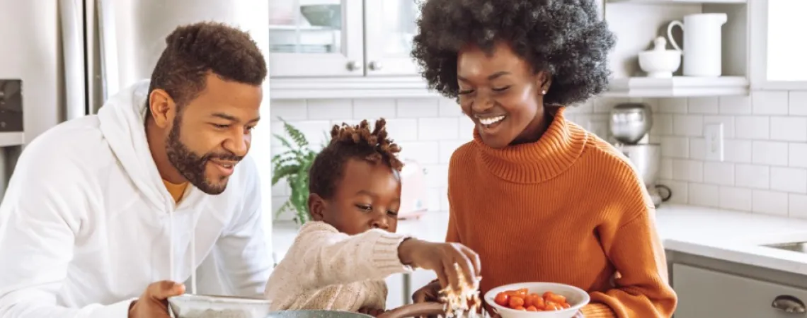 famille qui cuisine