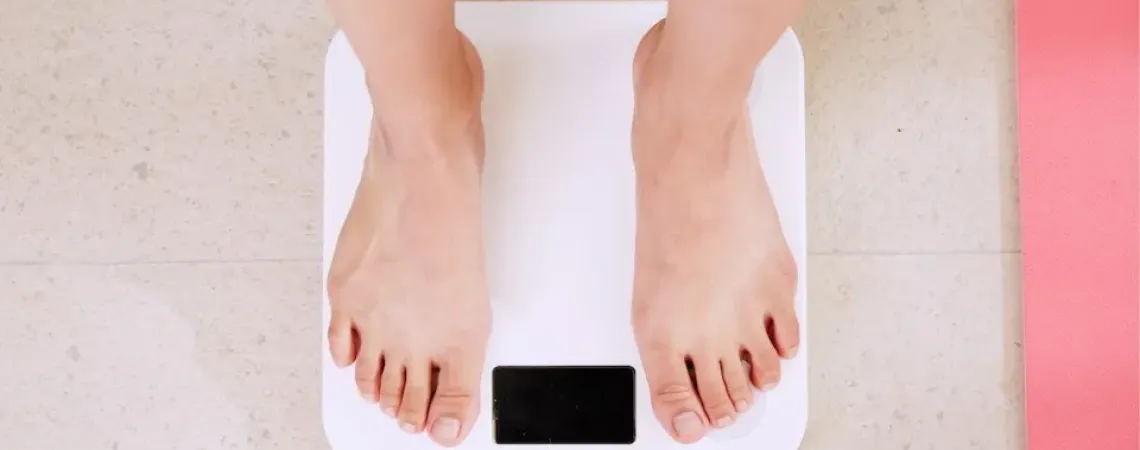 femmes poids balance