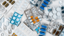 Plusieurs sachets de médicaments