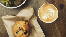 collation protéinée et un café