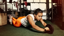 femme faisant de l'exercice