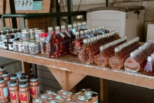 Produits d'érable à une cabane à sucre