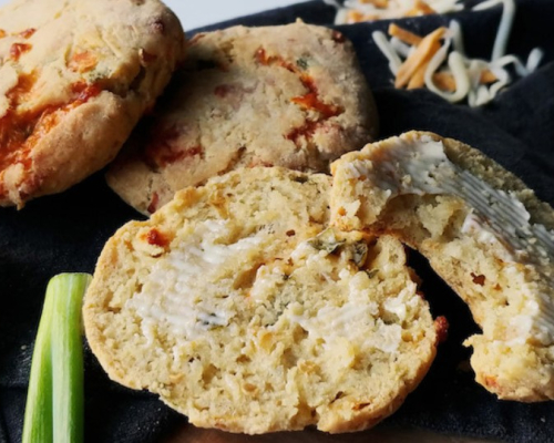 scones au cheddar et piments forts (sans gluten et faible en FODMAP)