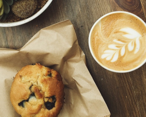 collation protéinée et un café