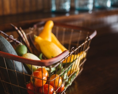 panier de fruits et légumes pour éviter le gaspillage alimentaire