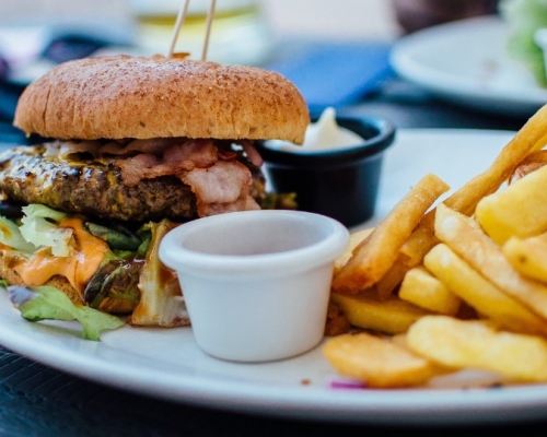 hamburger avec frites