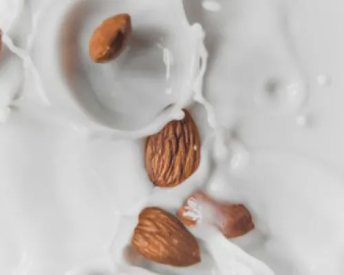 Amandes dans le lait