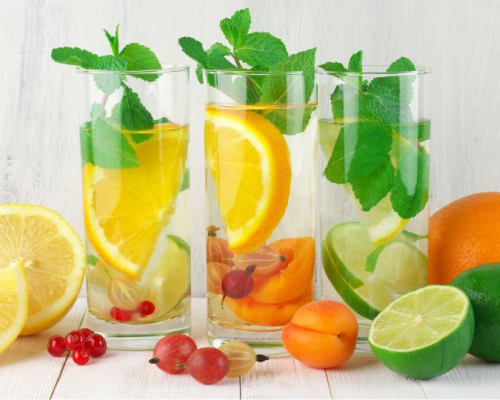 10 recettes d'eaux aromatisées pour s’hydrater