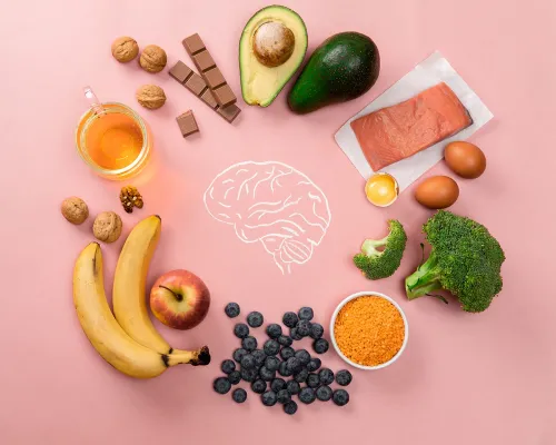 Aliments pour le cerveau devant fond rose - Brain foods on pink background
