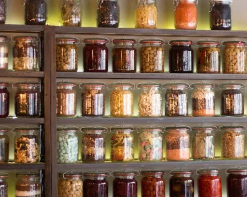 conserves dans un garde-manger