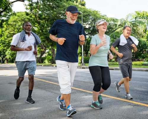 Group of seniors running - Groupe de personne âgées qui courent