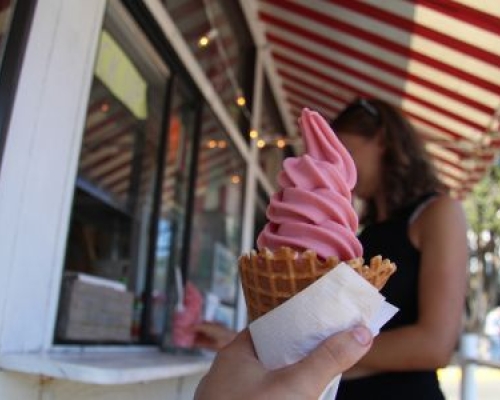 icream and a person buying a ice cream