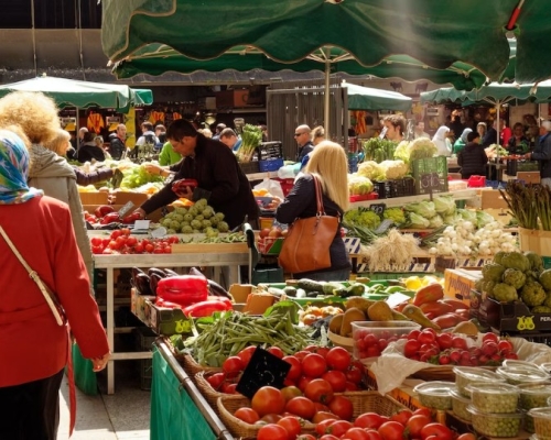 marché de produits locaux