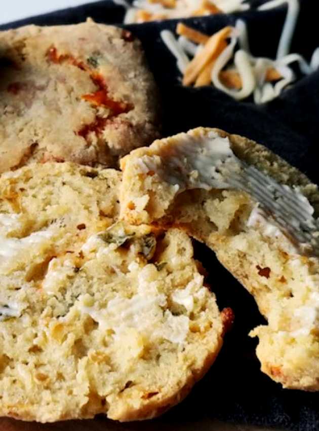 scones au cheddar et piments forts (sans gluten et faible en FODMAP)