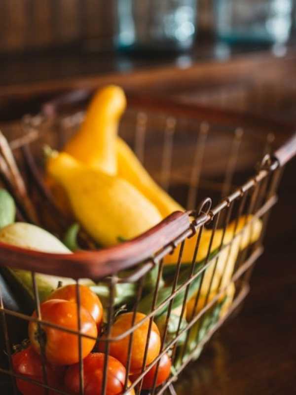 panier de fruits et légumes pour éviter le gaspillage alimentaire