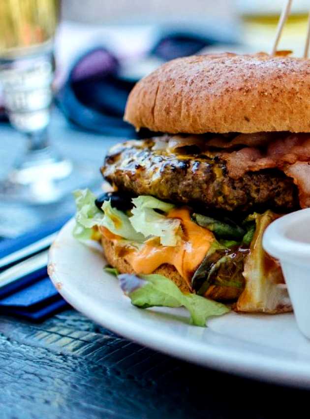 hamburger avec frites