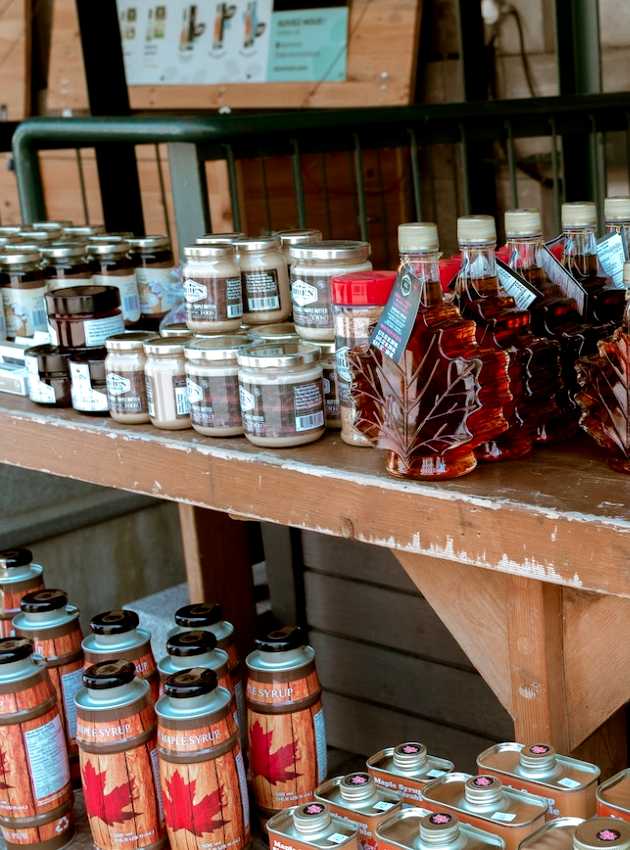 Produits d'érable à une cabane à sucre