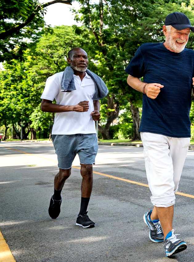 Group of seniors running - Groupe de personne âgées qui courent