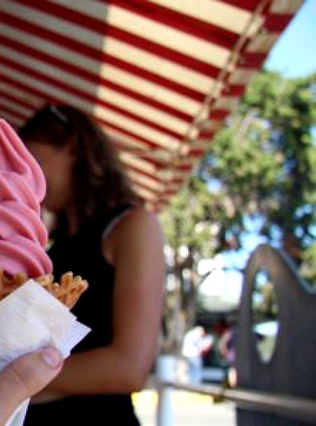 icream and a person buying a ice cream