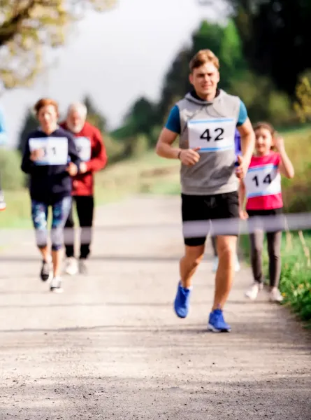 Groupe de personnes qui courent - Group of people running