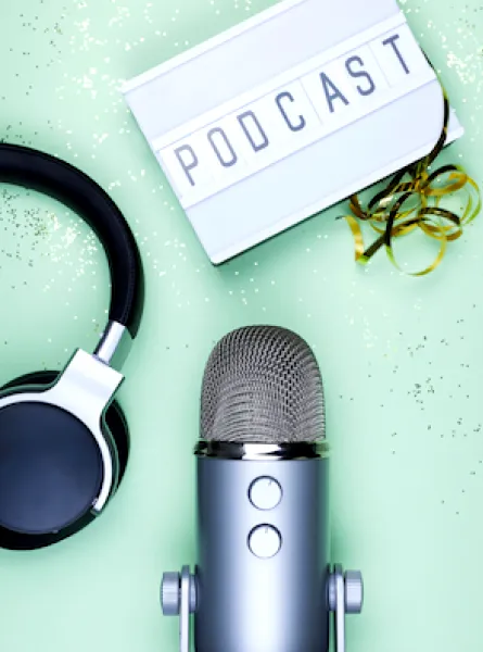 podcast québecois image by Olga Zakharova from Getty Images