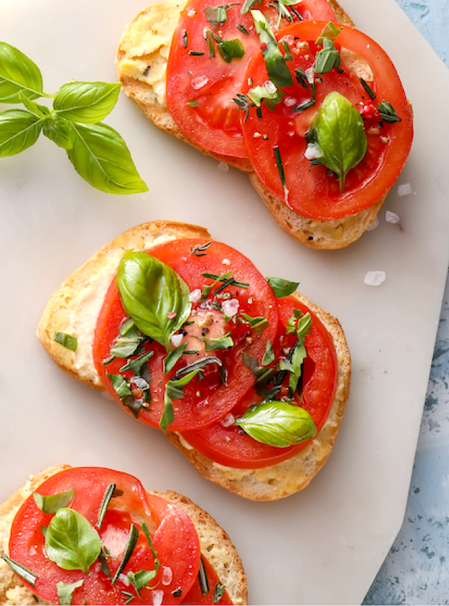 Tomato and Hummus Toast