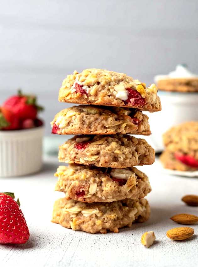 Biscuits fraise, rhubarbe et chia - Strawberry, Rhubarb, and Chia Cookies