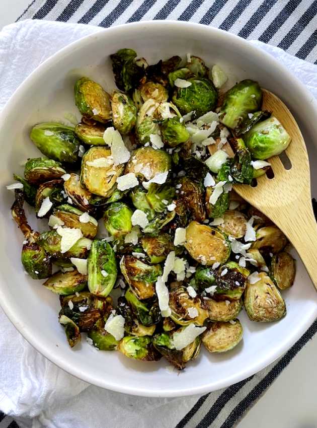 Choux de Bruxelles à la friteuse à air Air Fryer Brussels Sprouts ÉquipeNutrition Teamnutrition