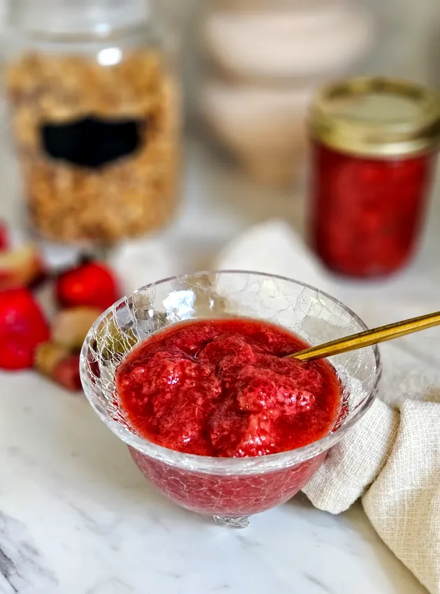 Strawberry Rhubarb Compote Compote fraises-rhubarbe ÉquipeNutrition TeamNutrition