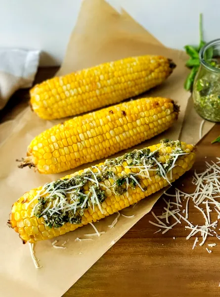 Maïs grillé au pesto à la friteuse à air Air Fryer Corn on the Cob with Pesto-Style Topping ÉquipeNutrition Teamnutrition