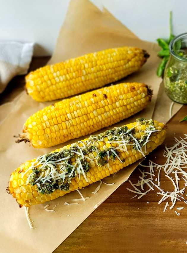 Maïs grillé au pesto à la friteuse à air Air Fryer Corn on the Cob with Pesto-Style Topping ÉquipeNutrition Teamnutrition