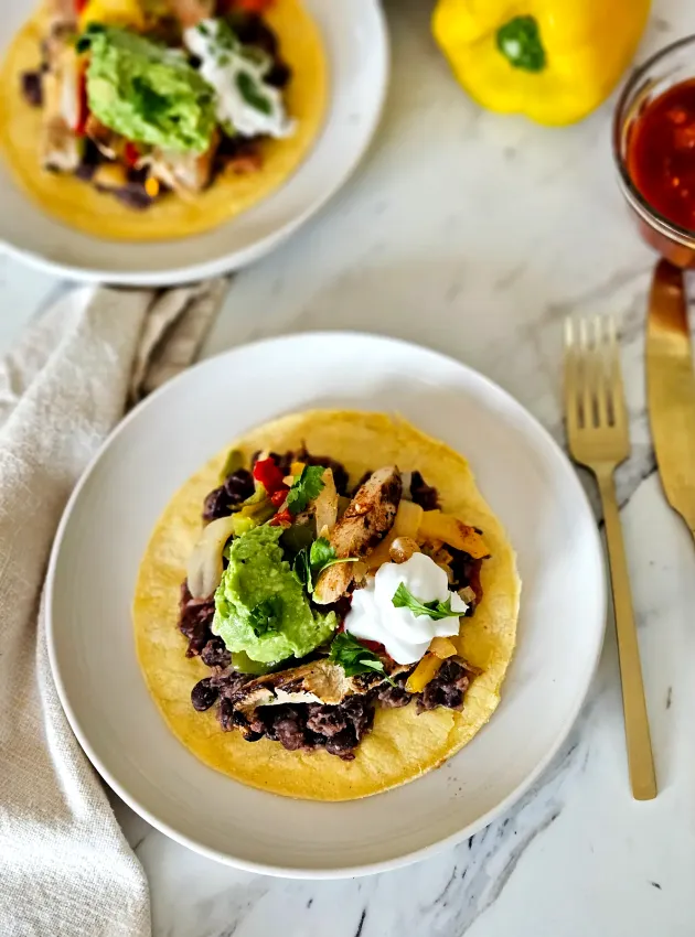Fajitas au poulet et purée de haricots ÉquipeNutrition Chicken Fajitas with Bean Purée TeamNutrition