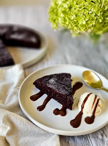 Gâteau au chocolat (faible en FODMAP) ÉquipeNutrition Chocolate Cake (Low FODMAP) TeamNutrition