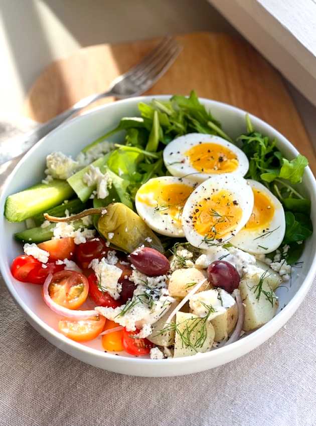 Greek-Style Breakfast Bowl Bol déjeuner à la grecque  