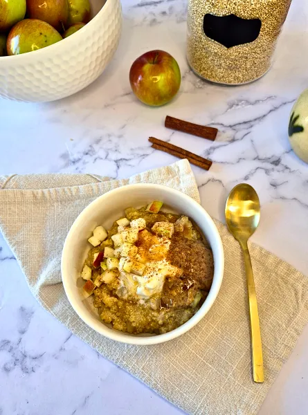 Gruau de quinoa protéiné aux pommes et à la cannelle ÉquipeNutrition Protein-Packed Apple Cinnamon Quinoa Oatmeal TeamNutrition