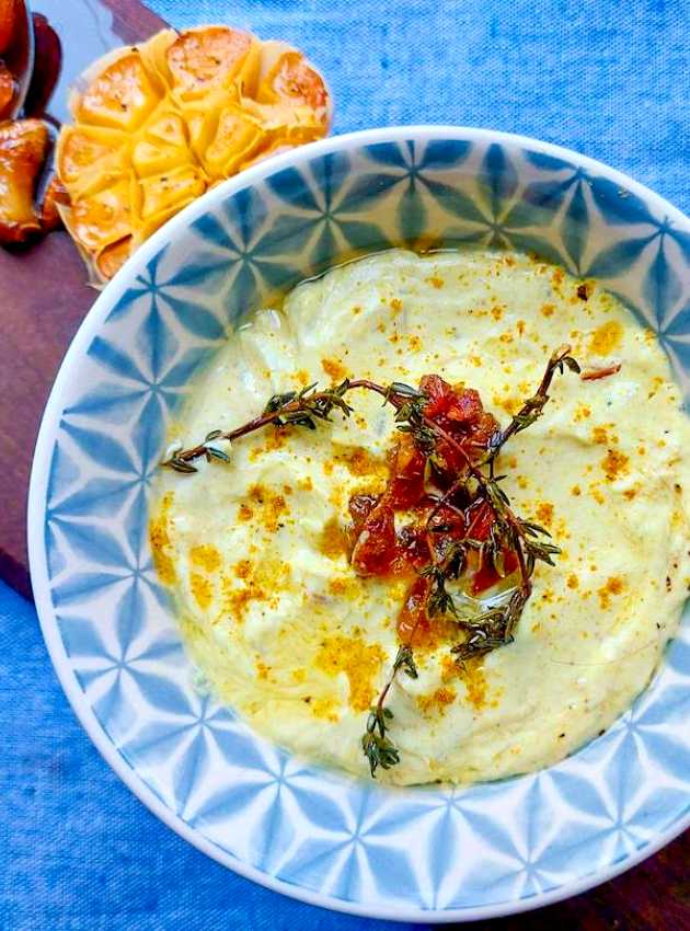 Trempette à l’ail rôti et au curry