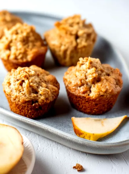 Muffins aux poires, amandes et dattes - Pear, Almond, and Date Muffins