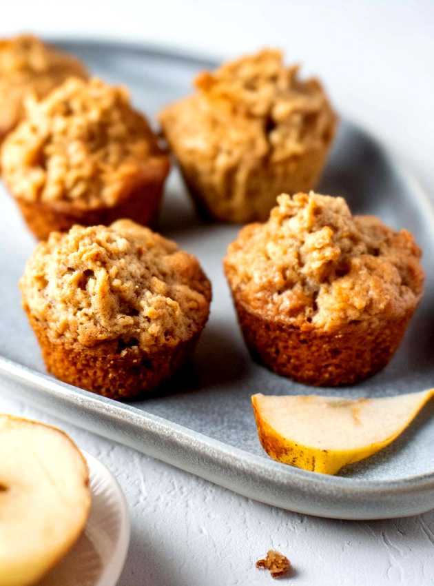 Muffins aux poires, amandes et dattes - Pear, Almond, and Date Muffins